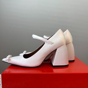 Shushu/Tong Pointed Bow Heels